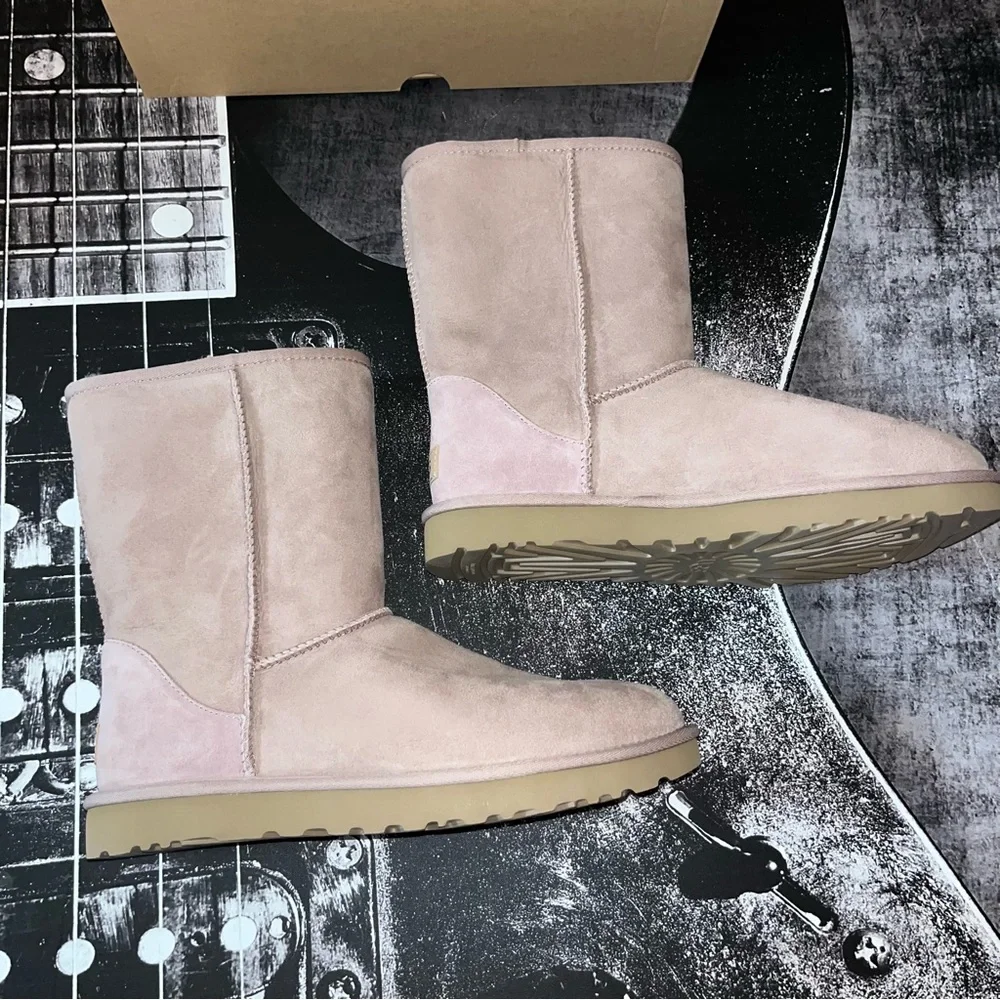NIB UGG Classic Short II Boot